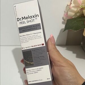 Exfoliating Black Rice Ampoule - White and Black